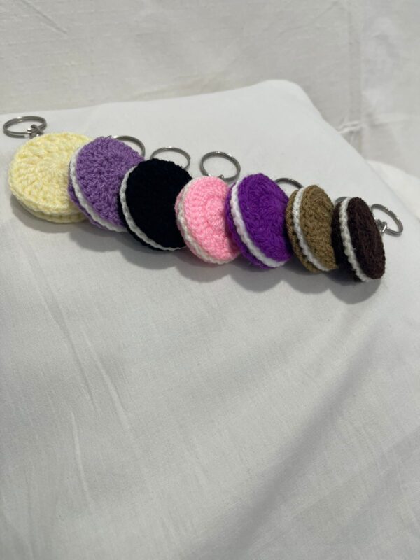 🍪 Sweet Stitch Oreo-Inspired Crochet Keychain