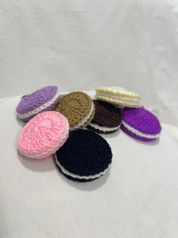 🍪 Sweet Stitch Oreo-Inspired Crochet Keychain