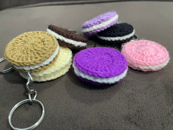 🍪 Sweet Stitch Oreo-Inspired Crochet Keychain