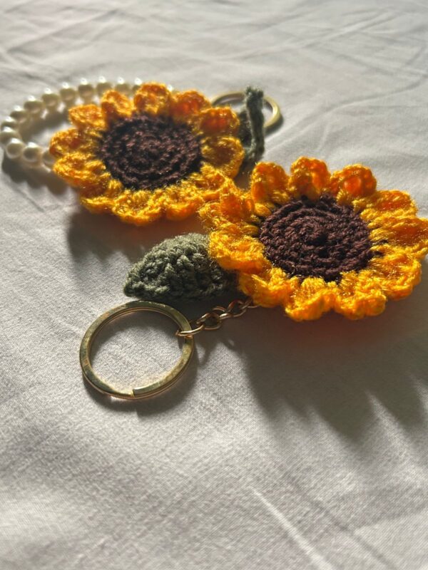 🌻✨ Golden Bloom Duo - Crochet Sunflower Keychains 🌞🧵
