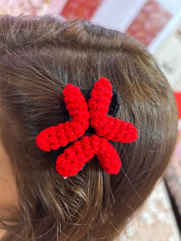 🌸 Handmade Crochet Hairpin – “Angry Girl” Edition 🦋😤✨