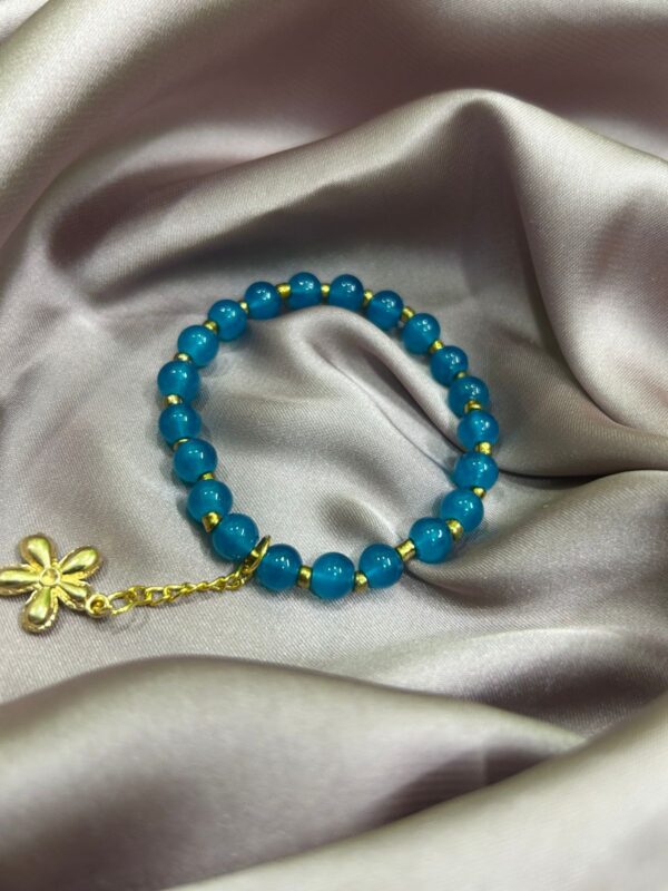 🌹 Crimson Charm – Handmade Elegance Bracelet 🌿