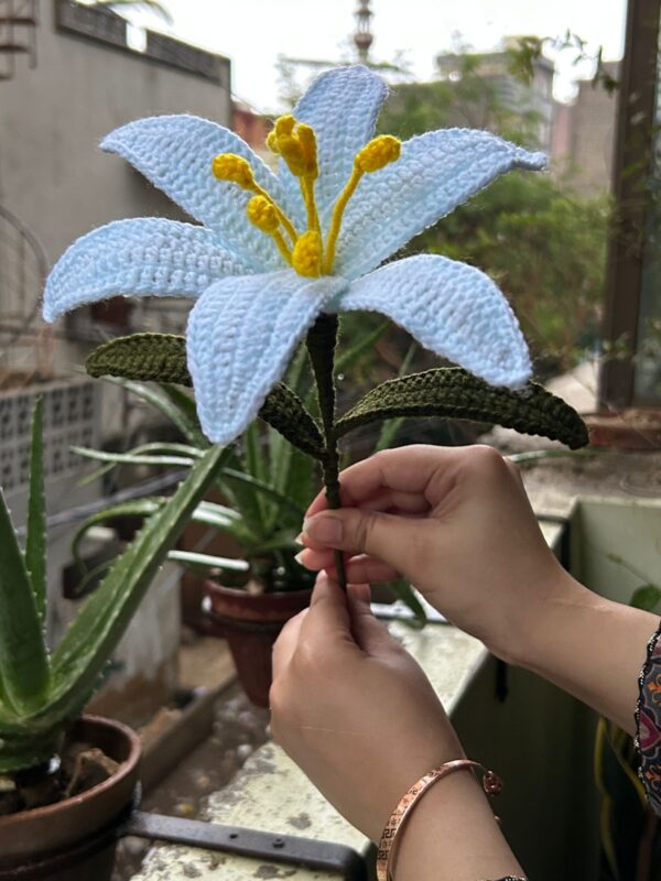 💐🌺Handcrafted Serenity: Blue Lily Crochet Flower 🧶