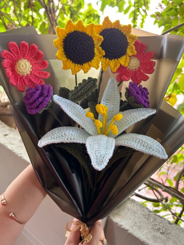 Forever Blooms 🌸 – Handmade Crochet Flower Bunch