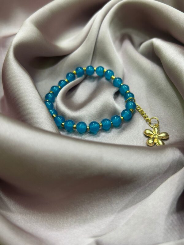 🌹 Crimson Charm – Handmade Elegance Bracelet 🌿