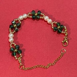 🇵🇰 Independence Day Glam: Pearl & Green Beaded Bracelet