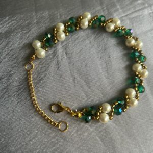 🇵🇰 Independence Day Glam: Pearl & Green Beaded Bracelet