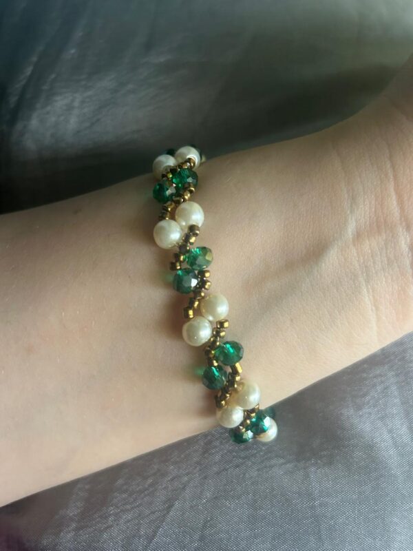 🇵🇰 Independence Day Glam: Pearl & Green Beaded Bracelet
